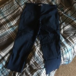 ‼️SALE‼️NAVY CAPRI LEGGINGS